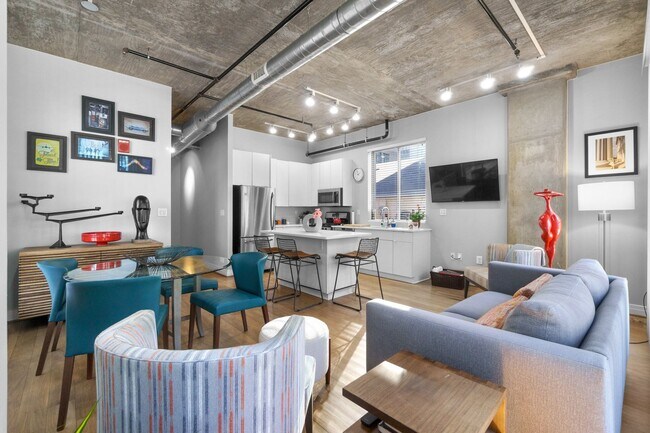 Building Photo - 2 Bed 2 Bath - Mount Vernon Condo - Garage Parking Space Included