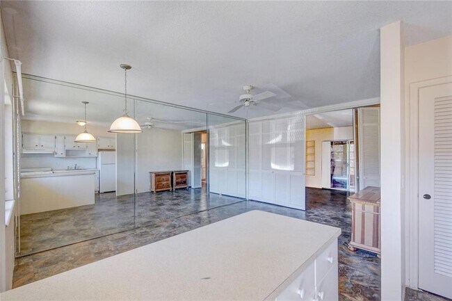 Building Photo - 2115 NE 42nd Ct