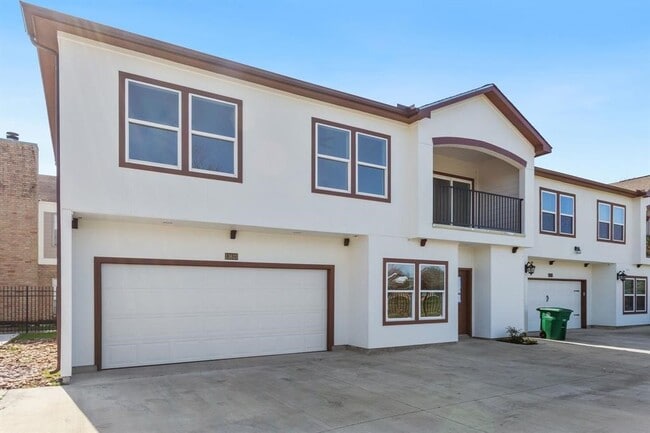 Building Photo - 11623 Waldemar Dr