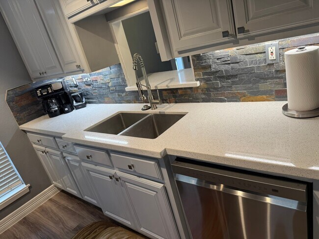 Building Photo - 505 Westcott St