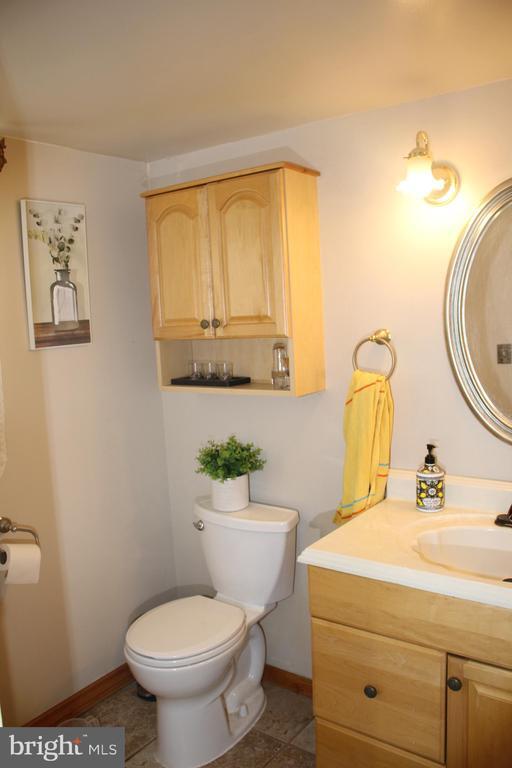 Building Photo - 219 Meadow Dr