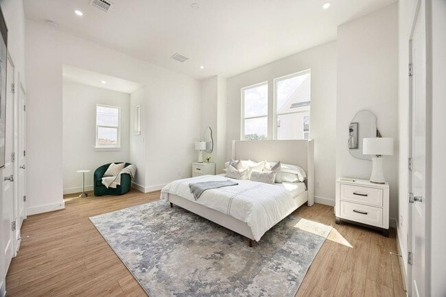 Building Photo - 2121b Hoskins Dr