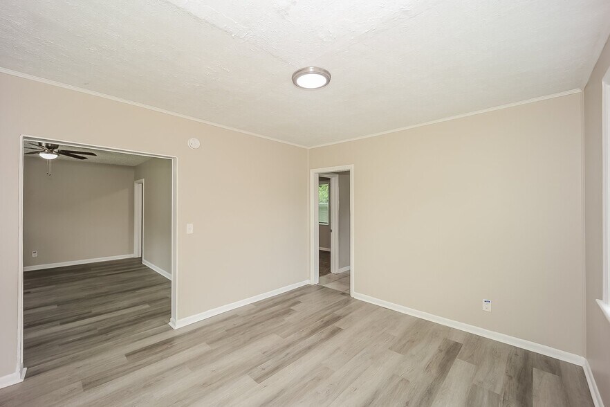 Building Photo - 2711 King St