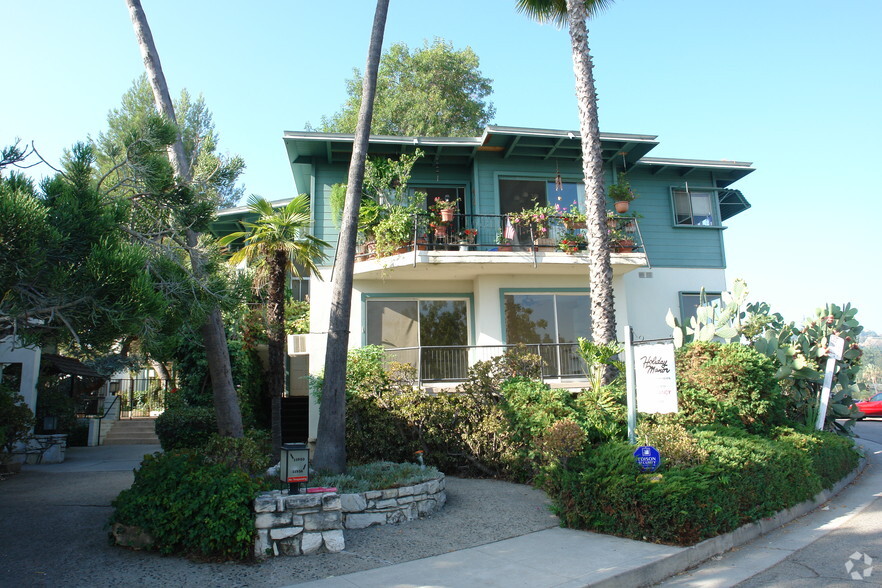Primary Photo - Holiday Manor