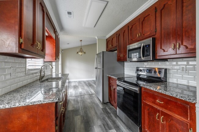 Building Photo - 220 Saddle Rock Ct