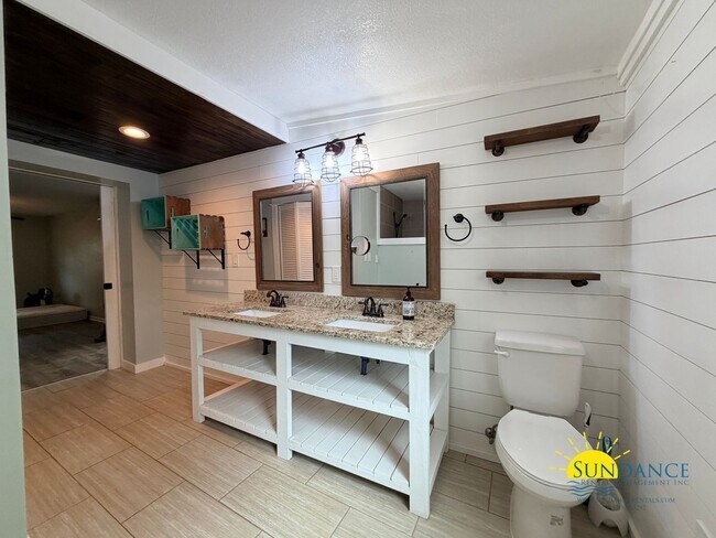 Building Photo - Stunning 3BR Home in PRIME Fort Walton Beach neighborhood!