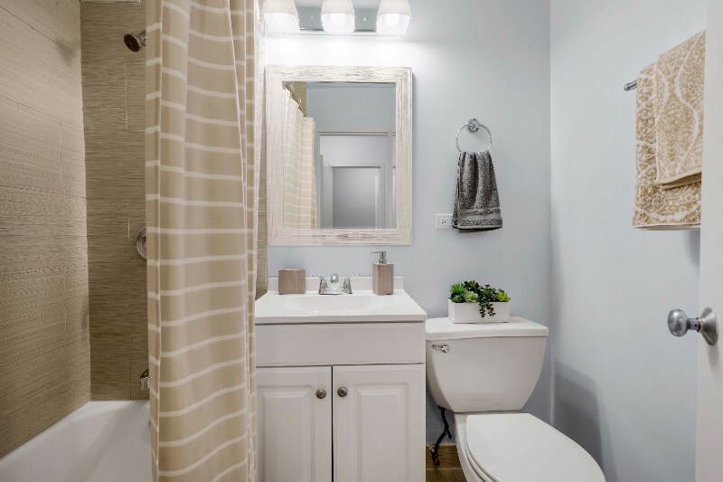 Building Photo - 1356 N Lake Shore Dr