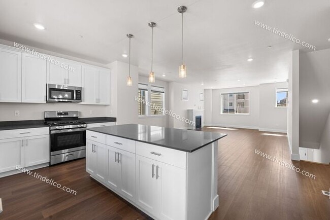 Building Photo - 3 Bedroom 2.5 Bathroom Stunner with Covered Patio and Attached Garage in River Terrace Town Center