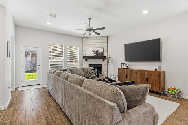 Building Photo - 1934 Peace Pl