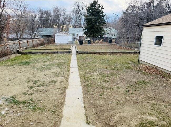 Building Photo - Freshly Remodeled with Garage and Yard
