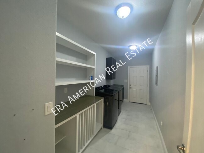 Building Photo - 7267 Bill N Iras Trail