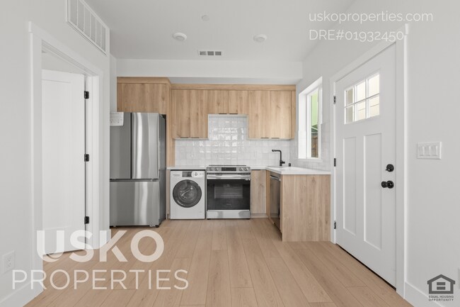 Building Photo - Charming 1-Bed Studio in Convenient  Sacramento Location - Modern Living!