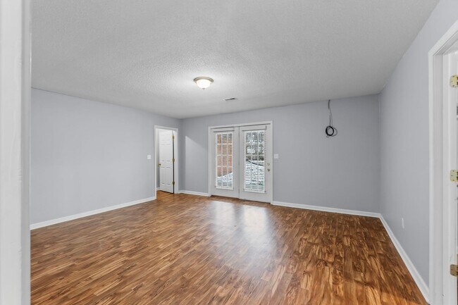 Building Photo - 911 Stonebridge Dr