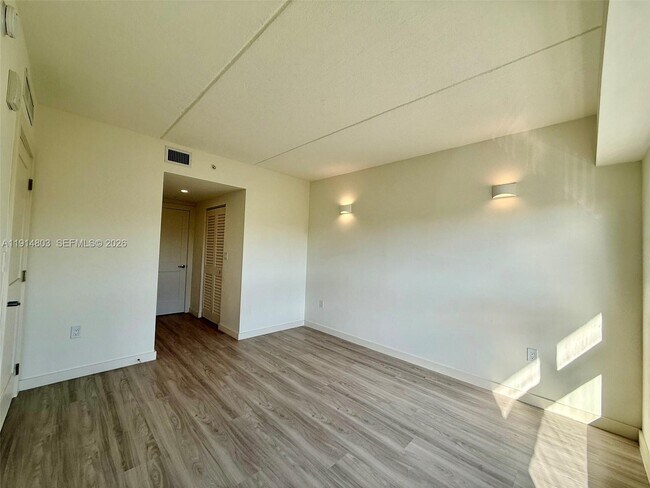 Building Photo - 2285 SW 27th St