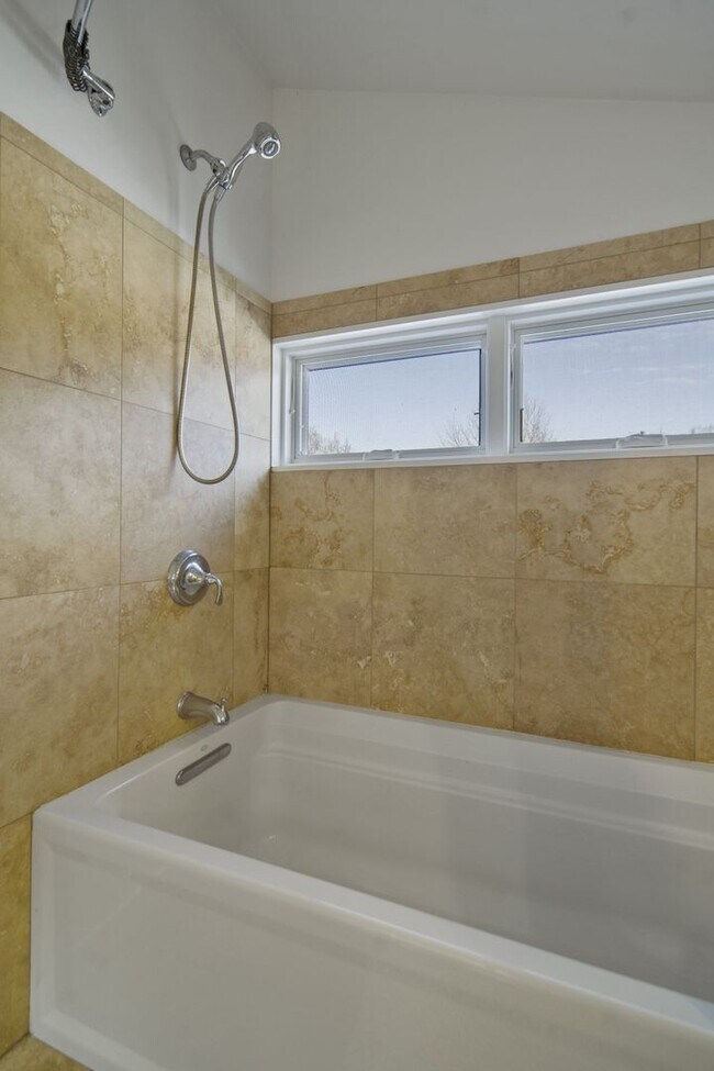 Building Photo - 135 Muzzy Rd