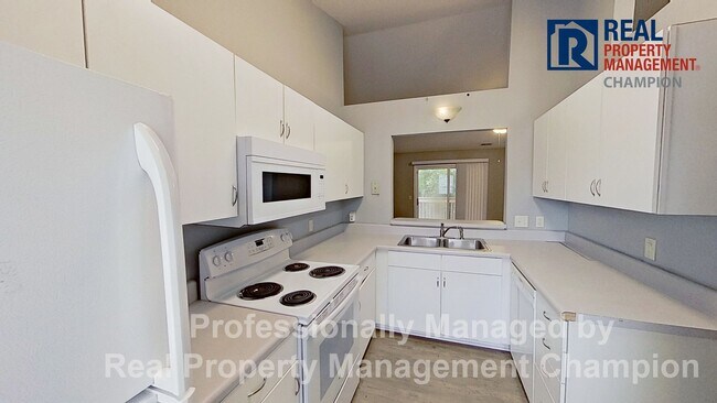 Building Photo - 3 BD/2 BA Upper Unit Condo in Hawthorne Pa...