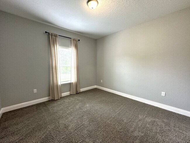 Building Photo - Beautiful north Crestview 4/Bed/2Bath Home