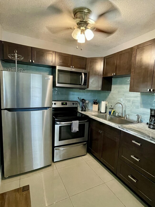 Primary Photo - 408 SE 12th Ct