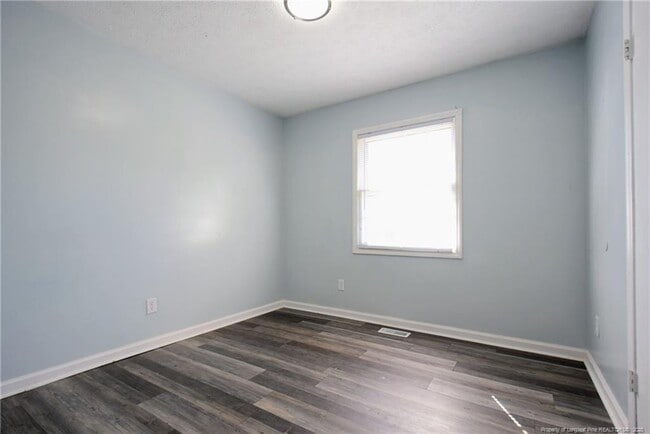 Building Photo - 693 Stoneykirk Dr