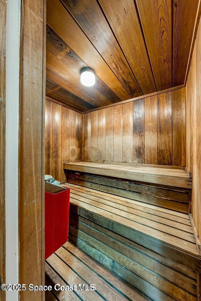 Building Photo - 2175 Golf Isle Dr
