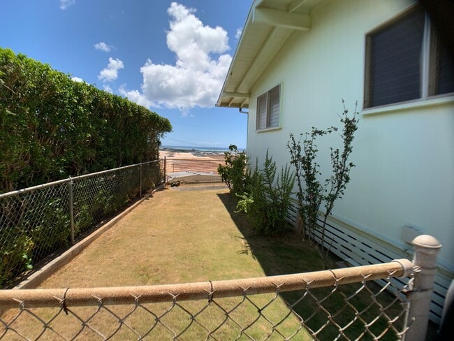 Building Photo - Moanalua Gardens (Honolulu) - Great Location - 3 bedroom home