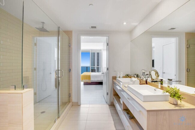 Building Photo - 4010 S Ocean Dr