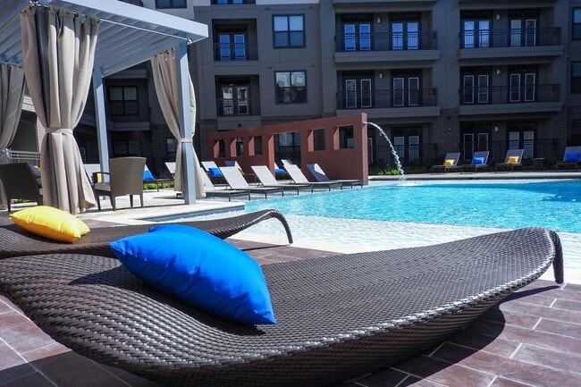 Building Photo - 2033 S Gessner Rd