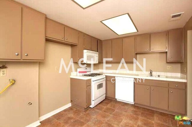 Building Photo - Spacious 4-Bedroom Condo in Indian Canyon Gardens – Palm Springs Living at Its Best!