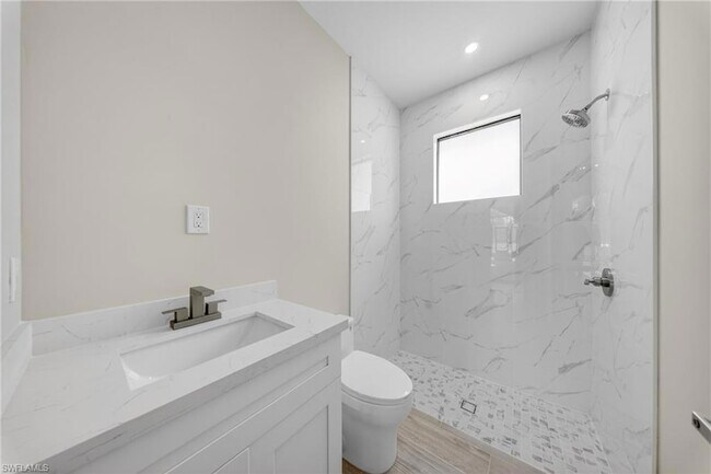 Building Photo - 1204 Moore Ave