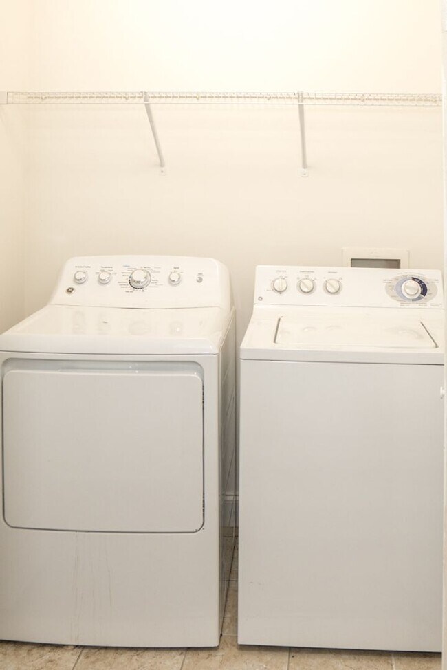 Building Photo - Three Bedroom Home in Hearthstone Lakes Community