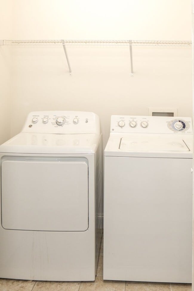 Building Photo - Three Bedroom on the Pond in Hearthstone Lakes Community