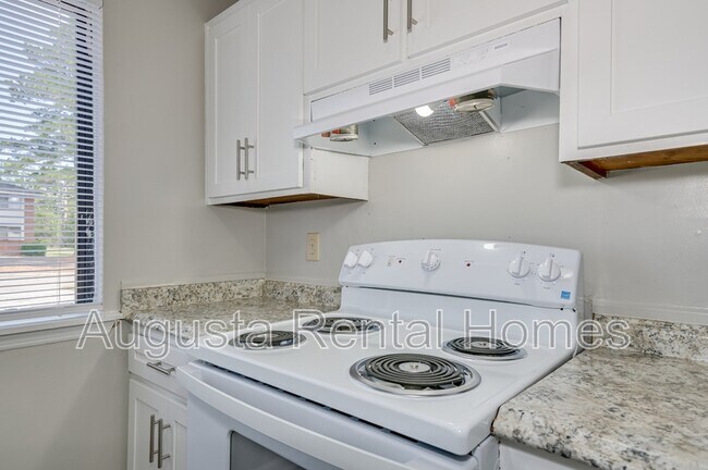 Building Photo - 3001B Strickland Court