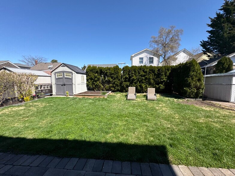 Building Photo - 424 Dewitt St