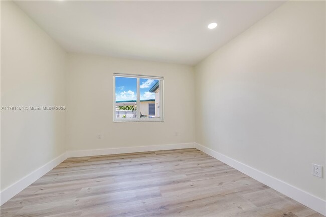 Building Photo - 2942 SW 25th St
