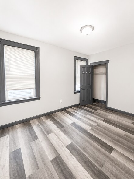 Building Photo - 875 S 20th St