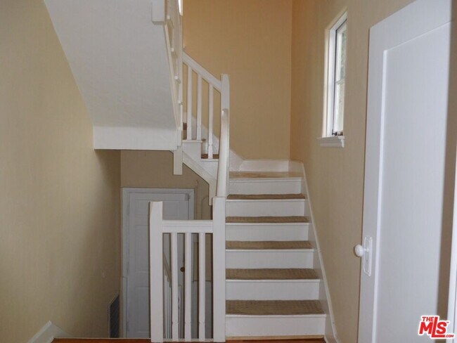 Building Photo - 1621 Silverwood Terrace