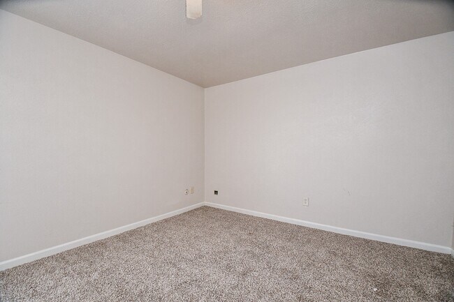 Building Photo - 6411 Teal Run Dr