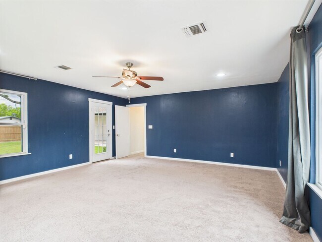 Building Photo - Charming 3-Bedroom Retreat with 2 Full Baths in the Heart of Fredericksburg!