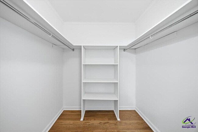 Building Photo - 5056 Wellington Dr