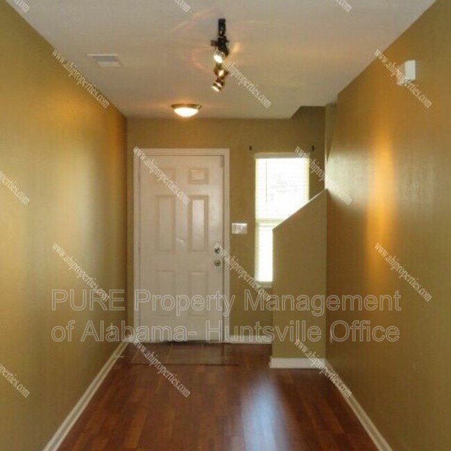 Building Photo - 3312 Lakeland Dr SW