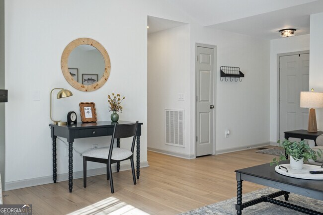 Building Photo - 17 N Wesley Ridge