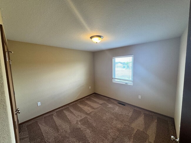 Building Photo - Welcome to Comfortable Living – Spacious, Pet-Friendly Home with Great Amenities