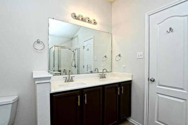 Building Photo - 2112 Mir Woods Dr