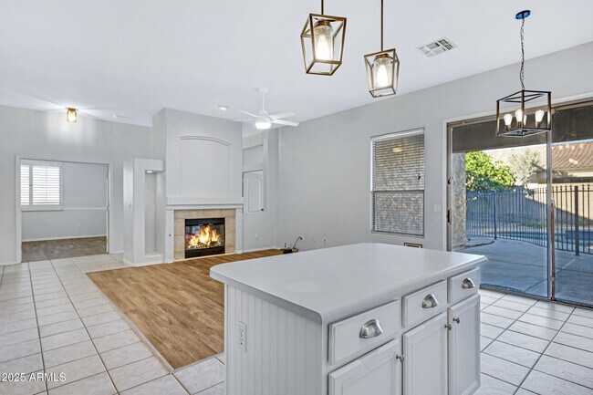 Building Photo - 2236 W Periwinkle Way