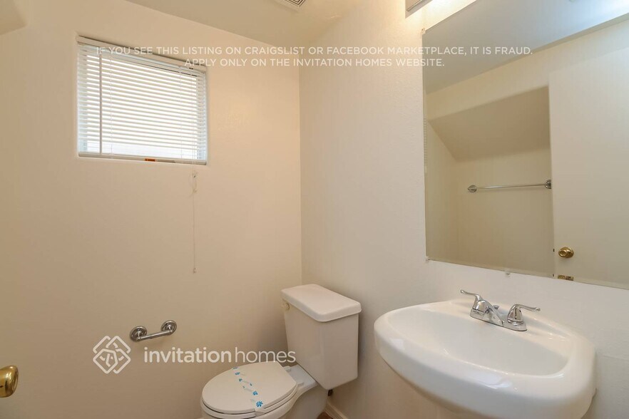 Building Photo - 3718 W Oregon Ave