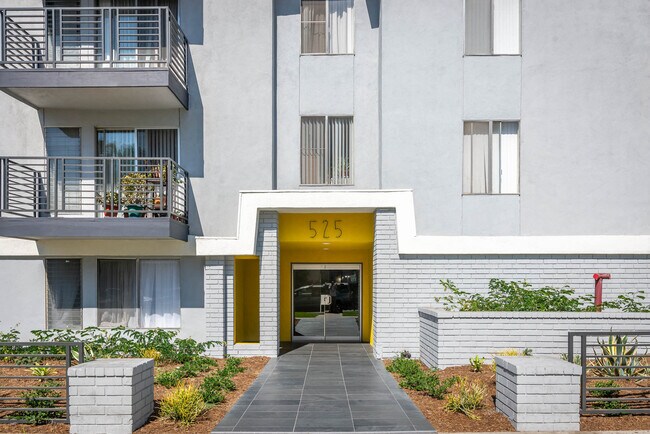 Building Photo - Oxford West Apartments