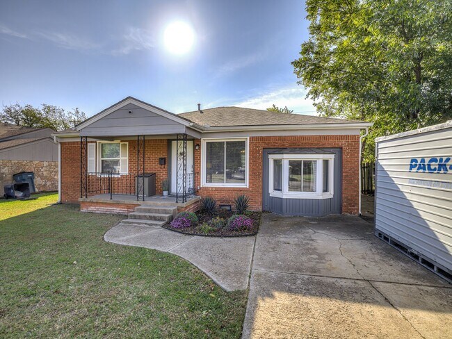 Building Photo - Super Sweet Home - All Appliances Included! 5 Minutes from Lake Hefner