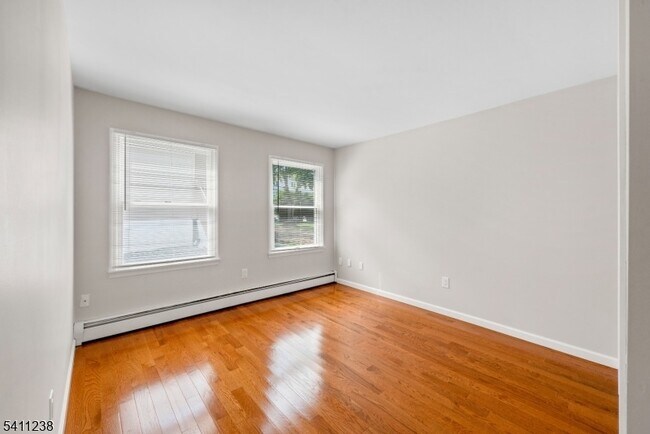 Building Photo - 18 W River Styx Rd