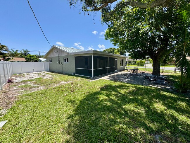 Building Photo - 401 SE 34th Ave