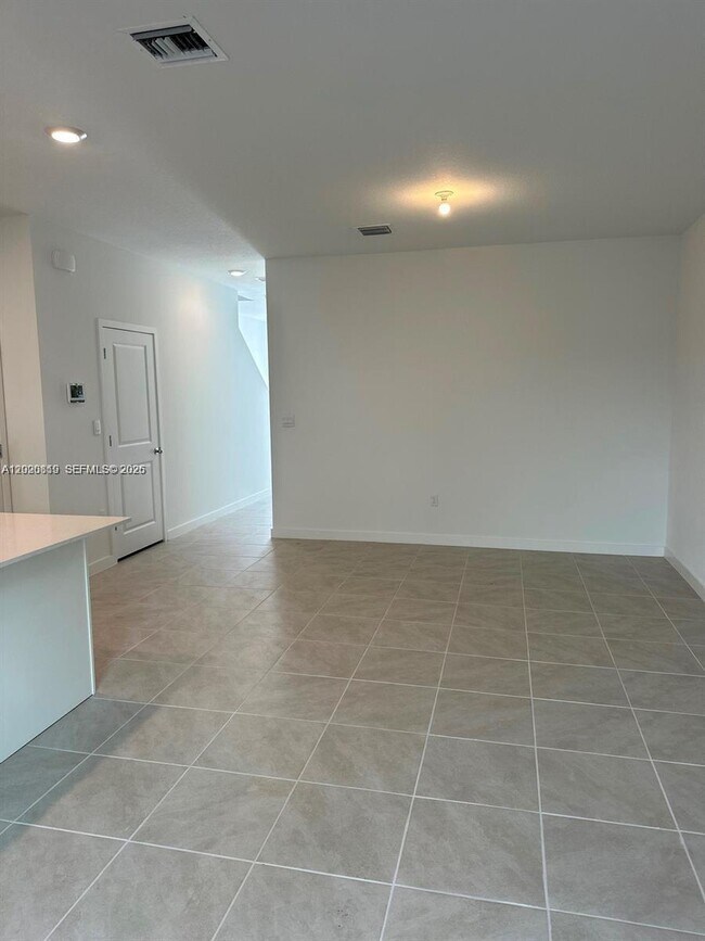 Building Photo - 853 SW 12th St